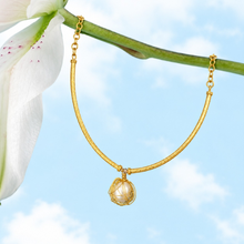 Pearl Hasli Necklace with Handcrafted Mesh Pendant