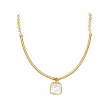 Mother Of Pearl Necklace In Delicate Gold Hasli